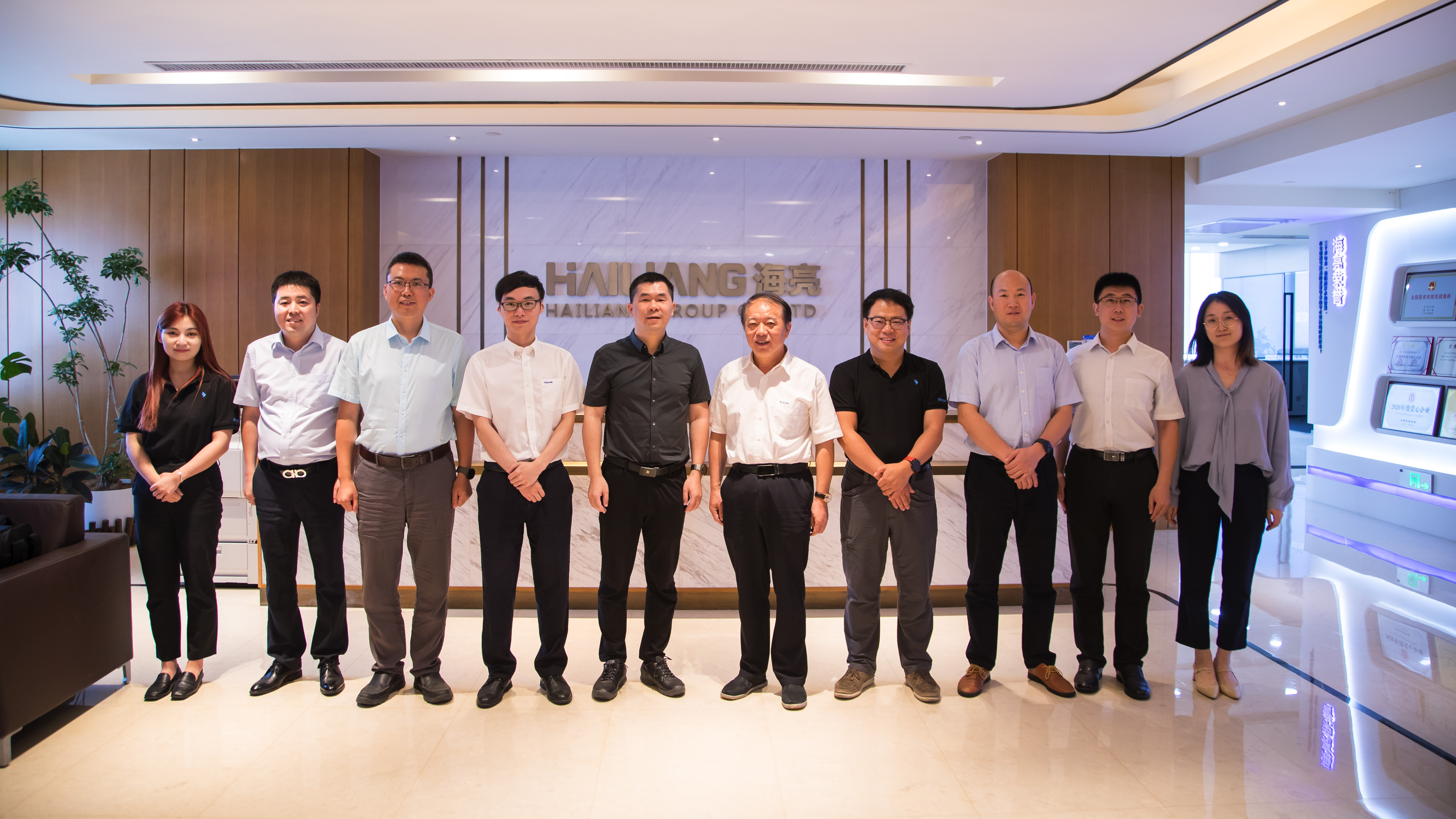 1662112116252566LMlY.jpg 合影1.jpg